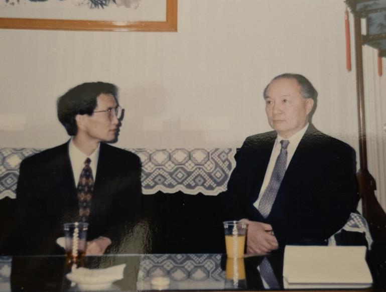 严新老师与驻美大使二.jpg