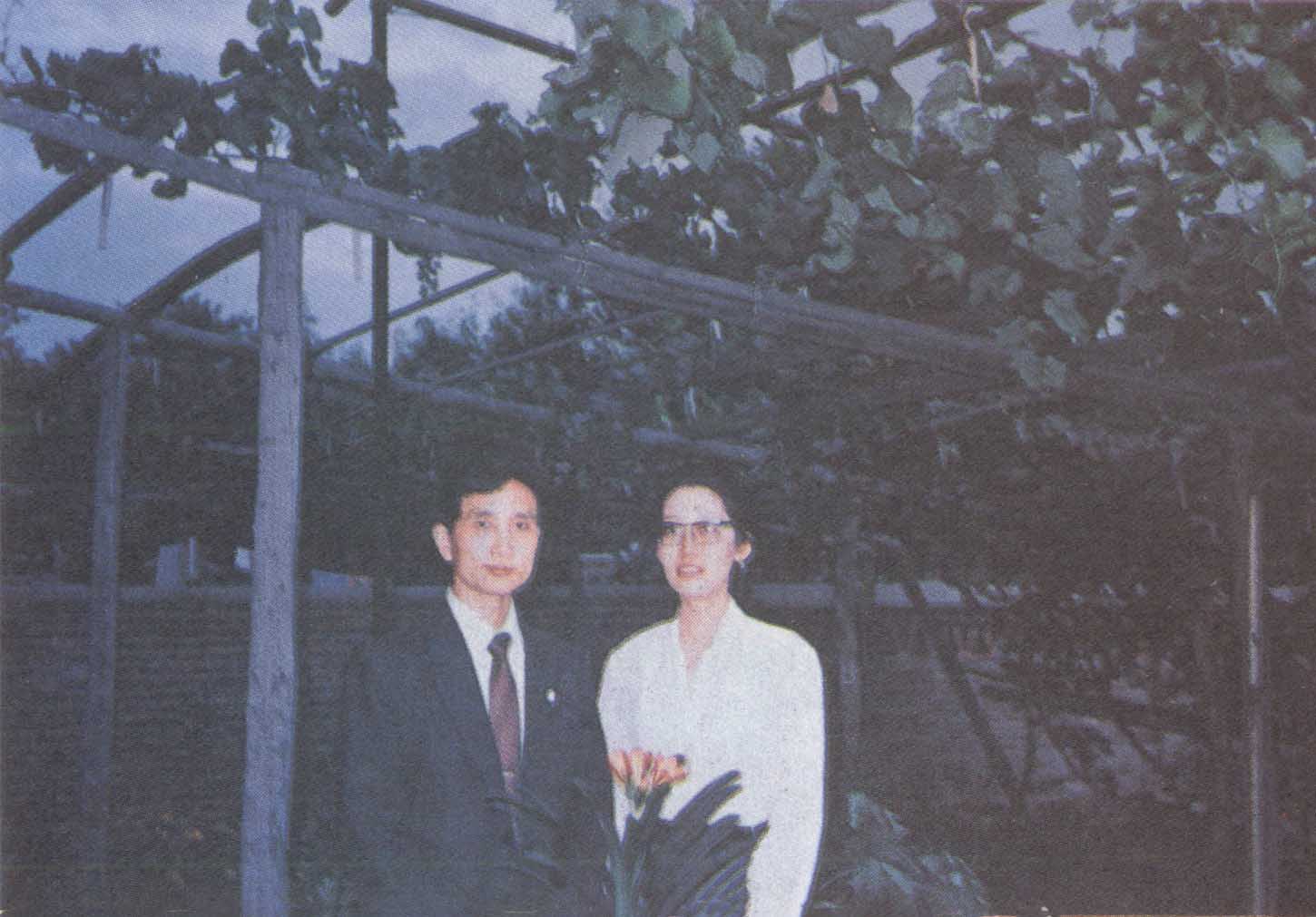 严新和女军医.jpg